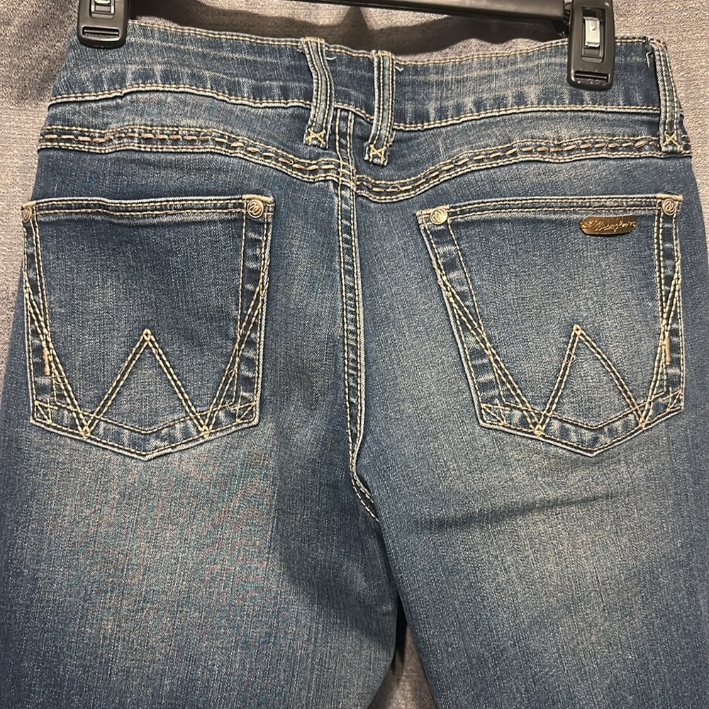 Women wrangle jeans - Picture 6 of 10